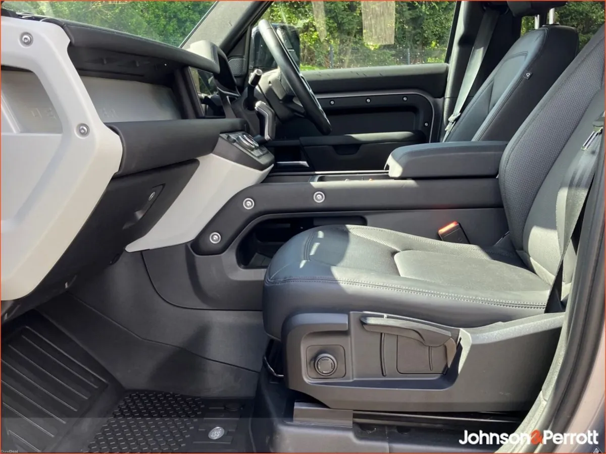 Land Rover Defender 110 2.0 Si4 PHEV S  (Remainder - Image 4