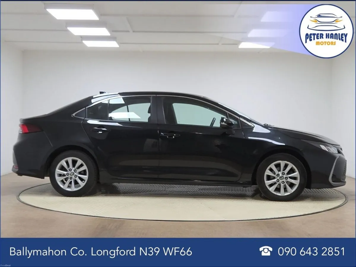 Toyota Corolla 1.8 Hybrid Luna Saloon - Image 4