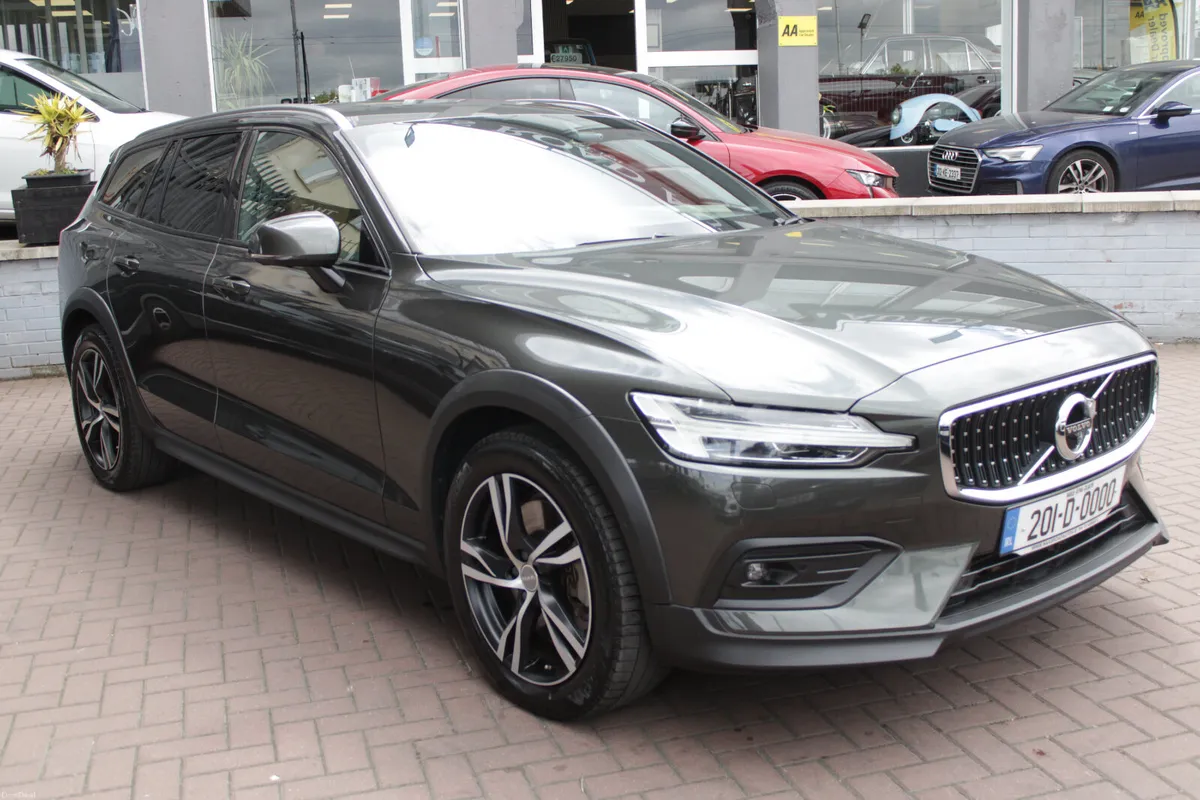 2020 V60 T5 AWD 2.0 5DR AUTO - Image 2