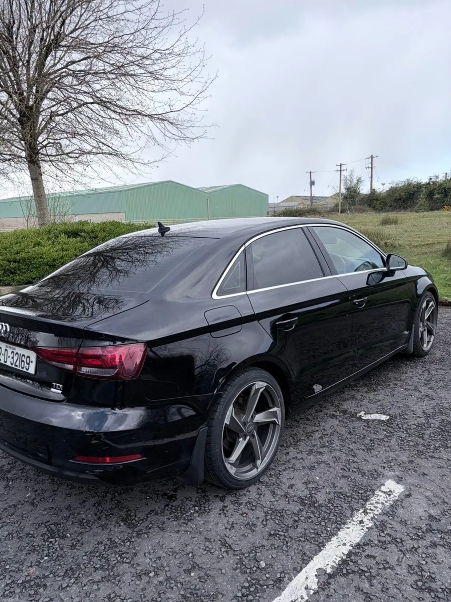 Audi A3 2015 - Image 2