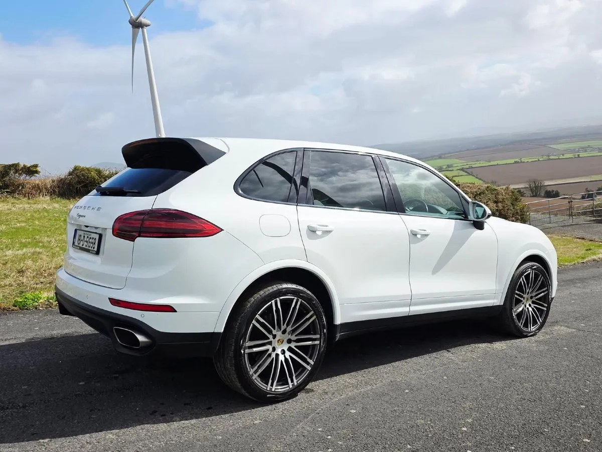 Porsche Cayenne 3.0 V6 2018 Platinum Edition - Image 3