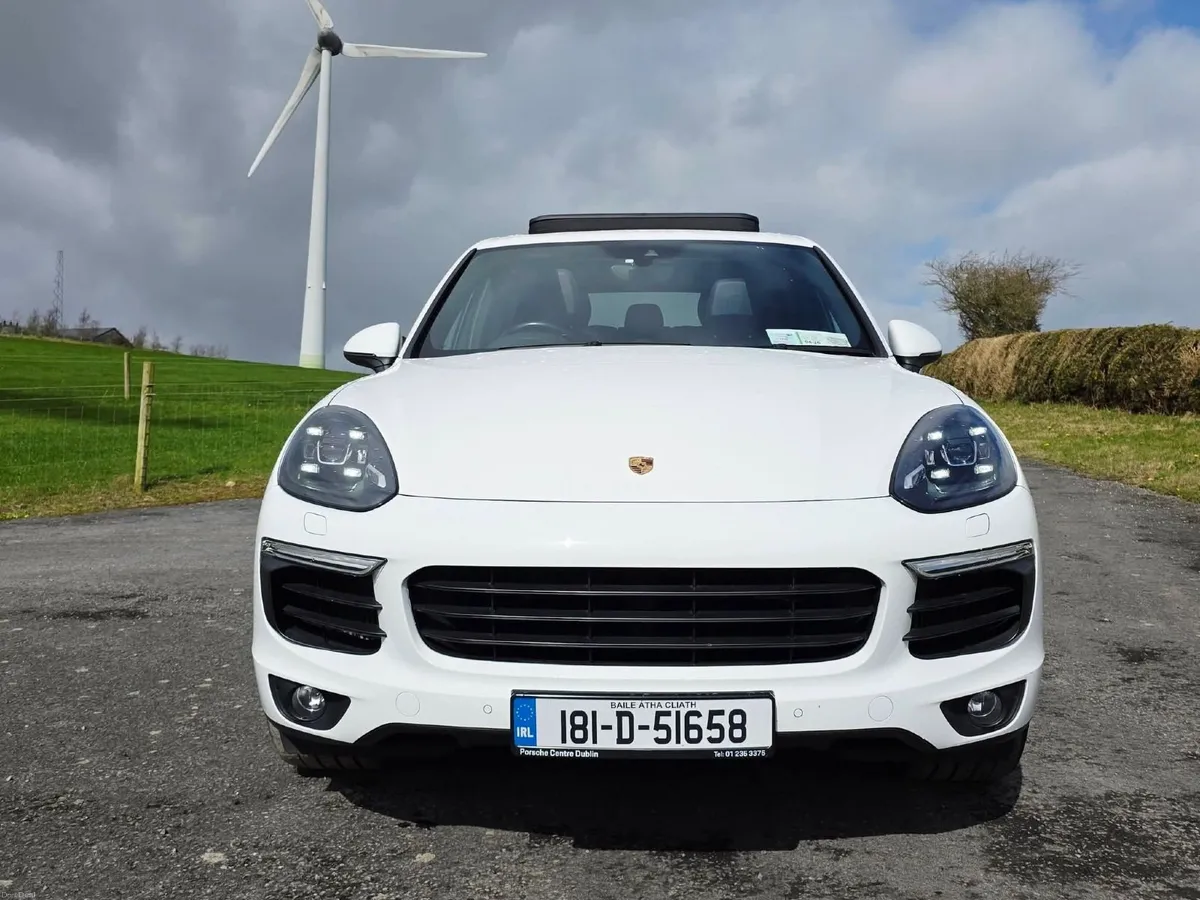 Porsche Cayenne 3.0 V6 2018 Platinum Edition - Image 2