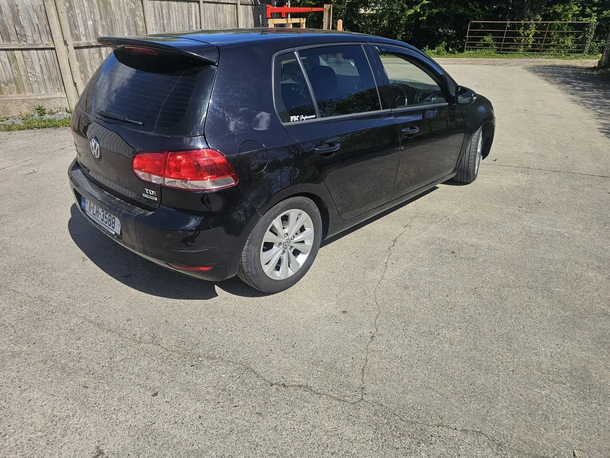 2011 Volkswagen Golf - Image 3