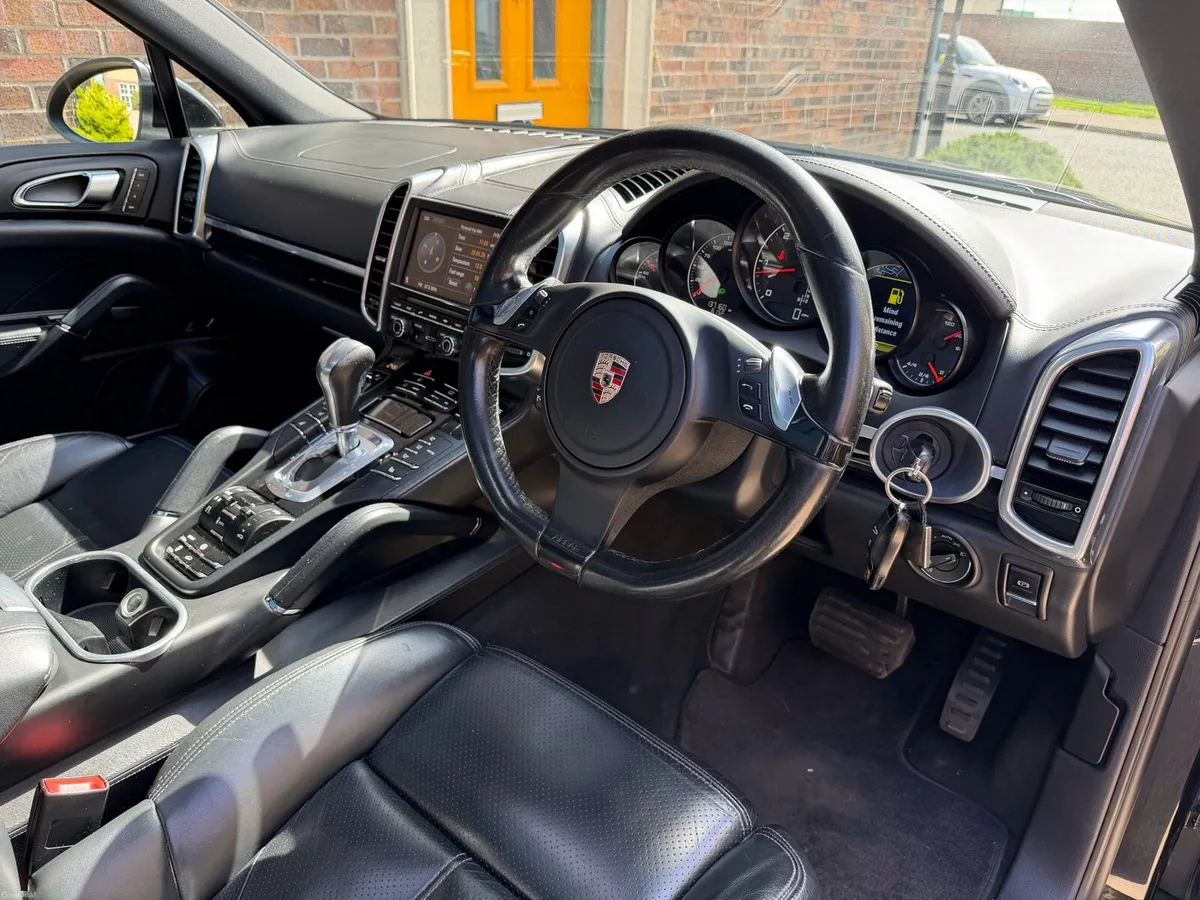 PORSCHE CAYENNE 3.0 V6 DIESEL BLACK SUV!! - Image 4