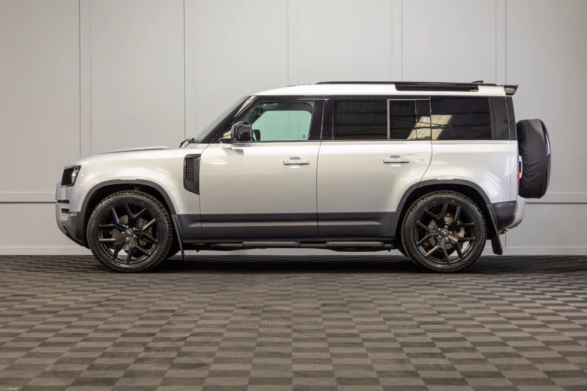 242 Land Rover Defender D250 S 3 Seat Commercial - Image 3