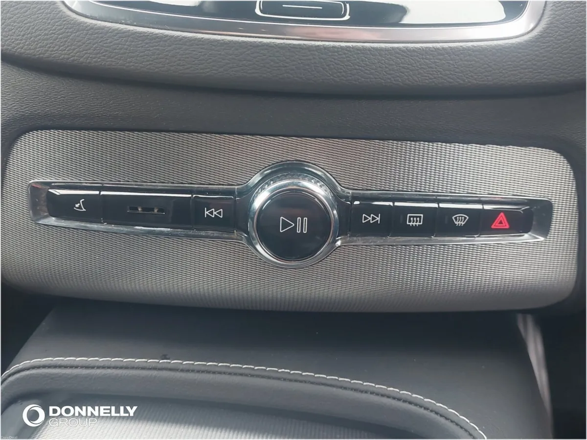 Volvo XC90 Diesel Estate R DESIGN - Image 6