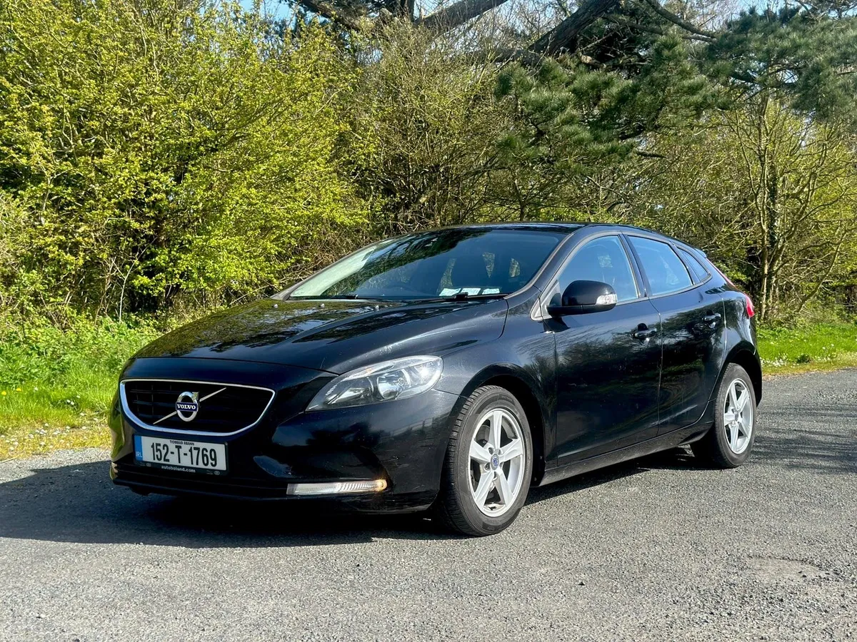 Volvo V40 - Image 1