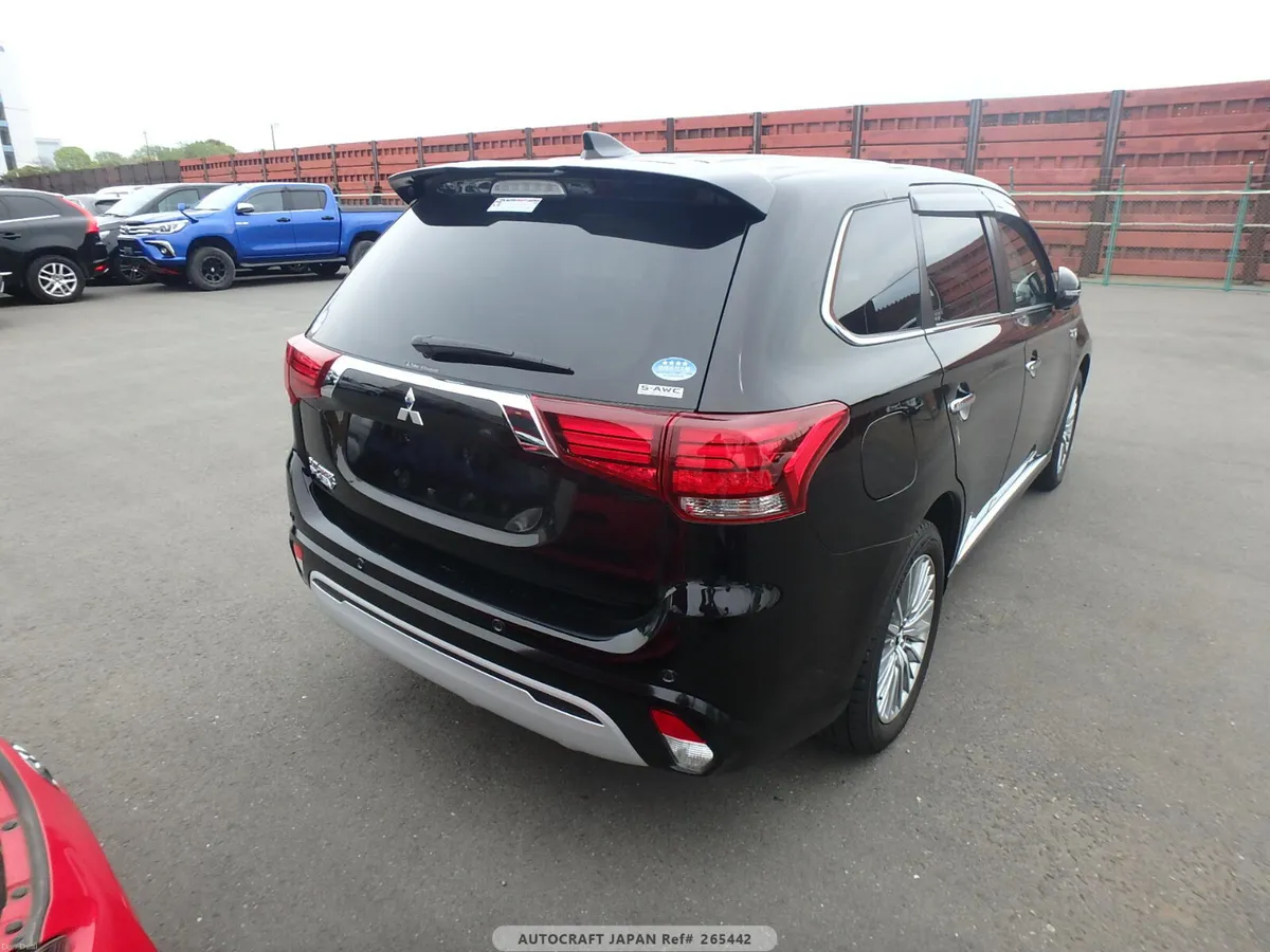 2021 Outlander Phev Automatic  Coming Soon! - Image 4