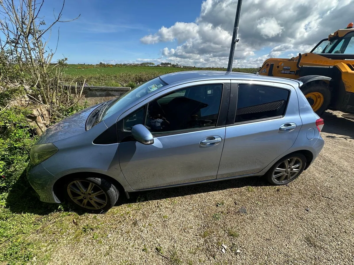Toyota Yaris 2012 - Image 2