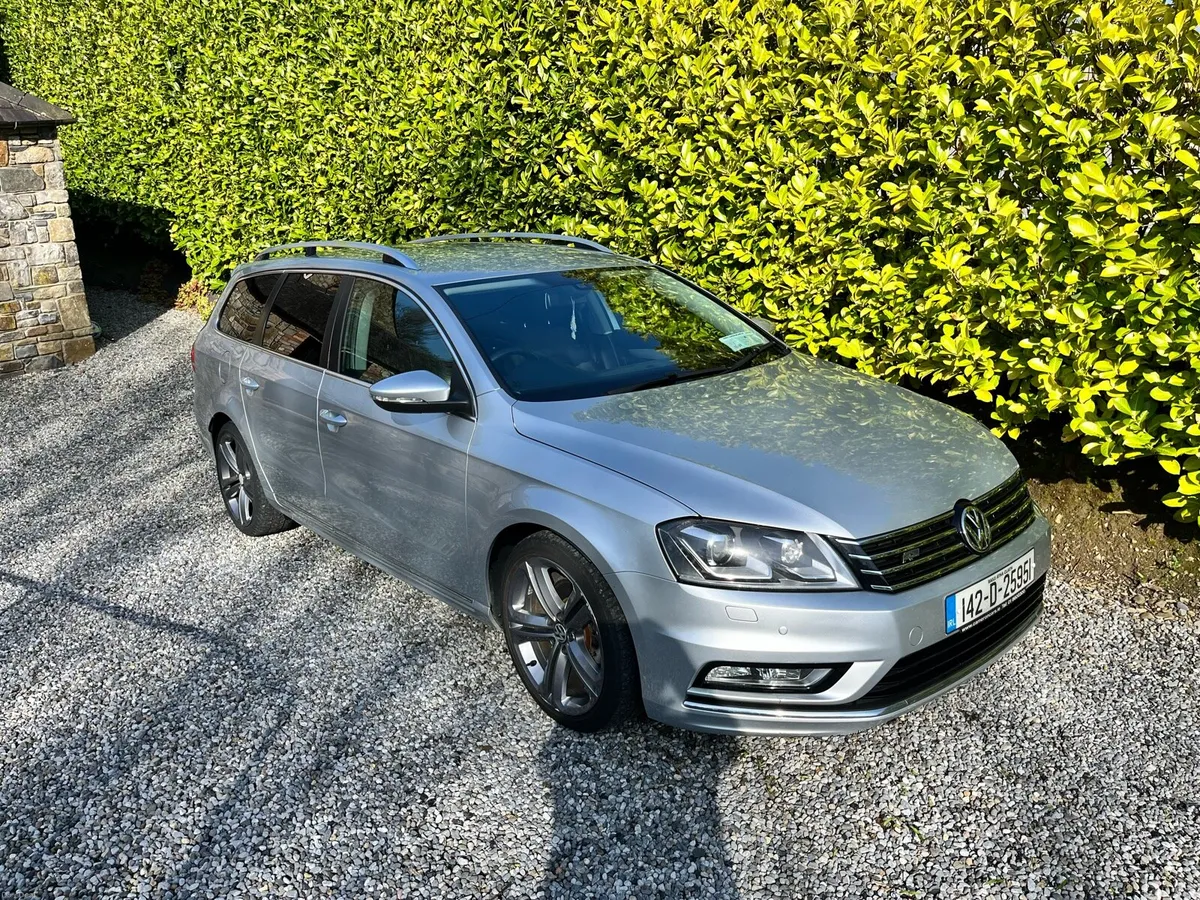 142 D VOLKSWAGEN PASSAT R-LINE ESTATE AUTOMATIC - Image 1