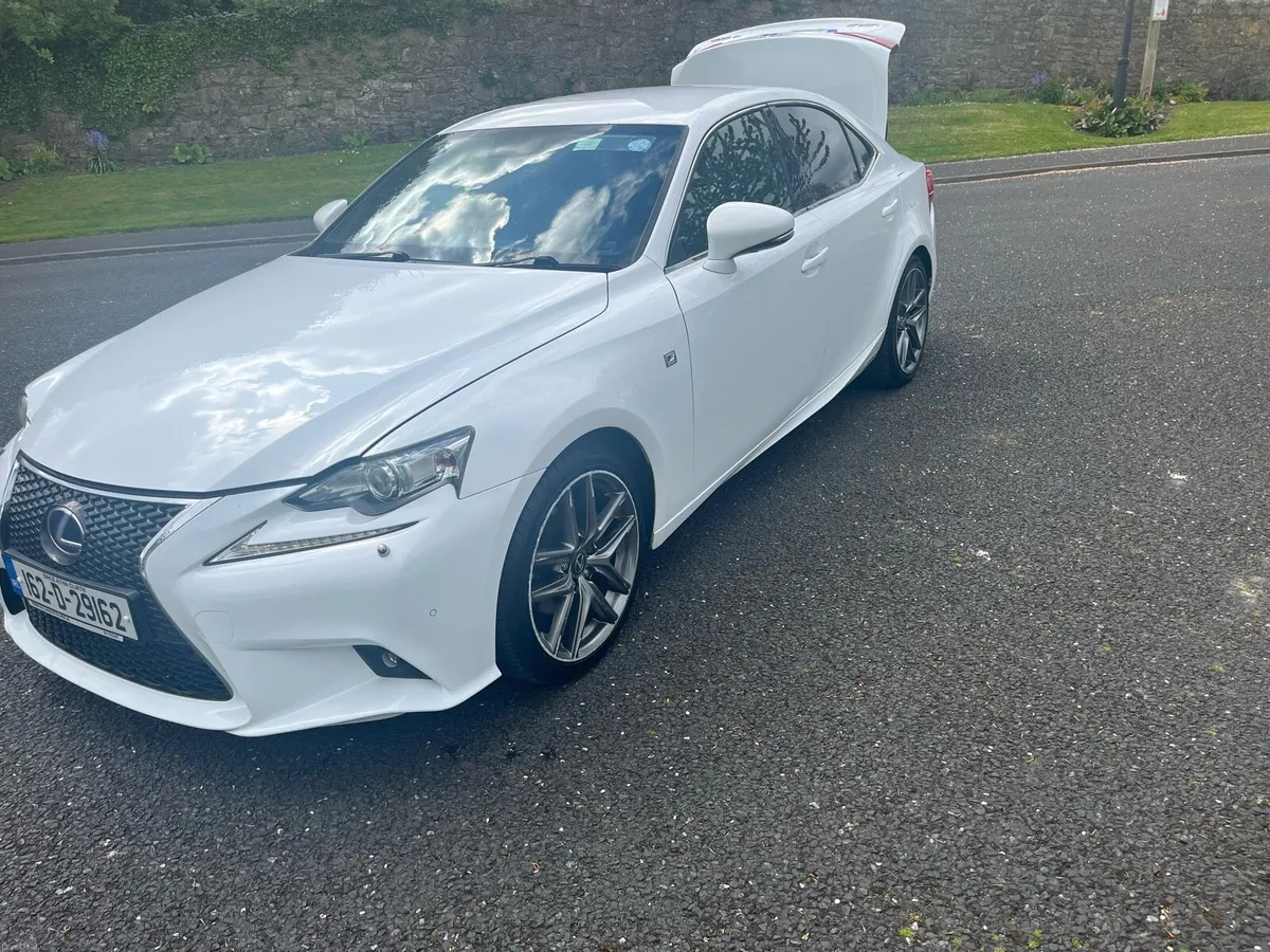 Lexus is300h - Image 2