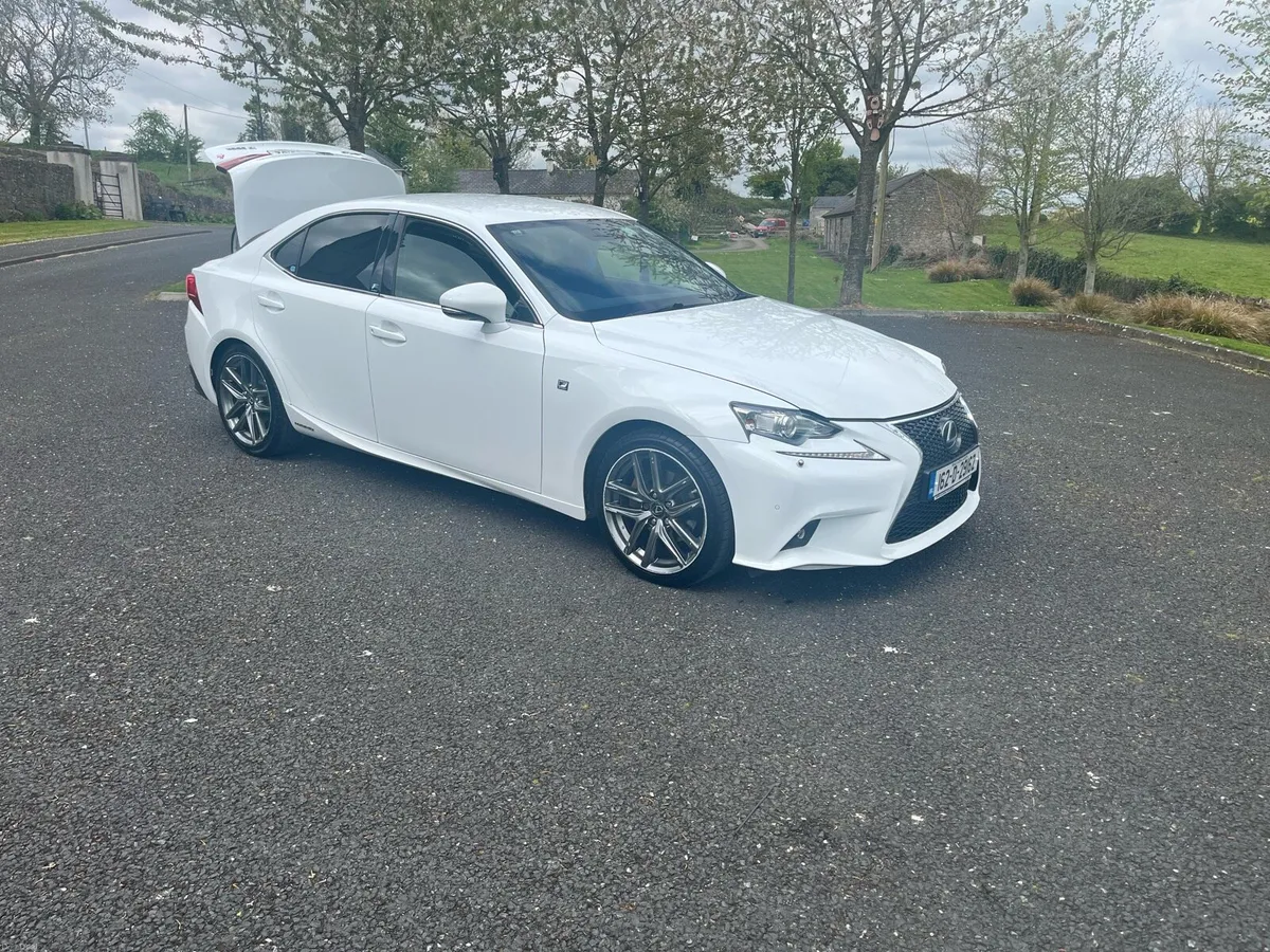 Lexus is300h - Image 3