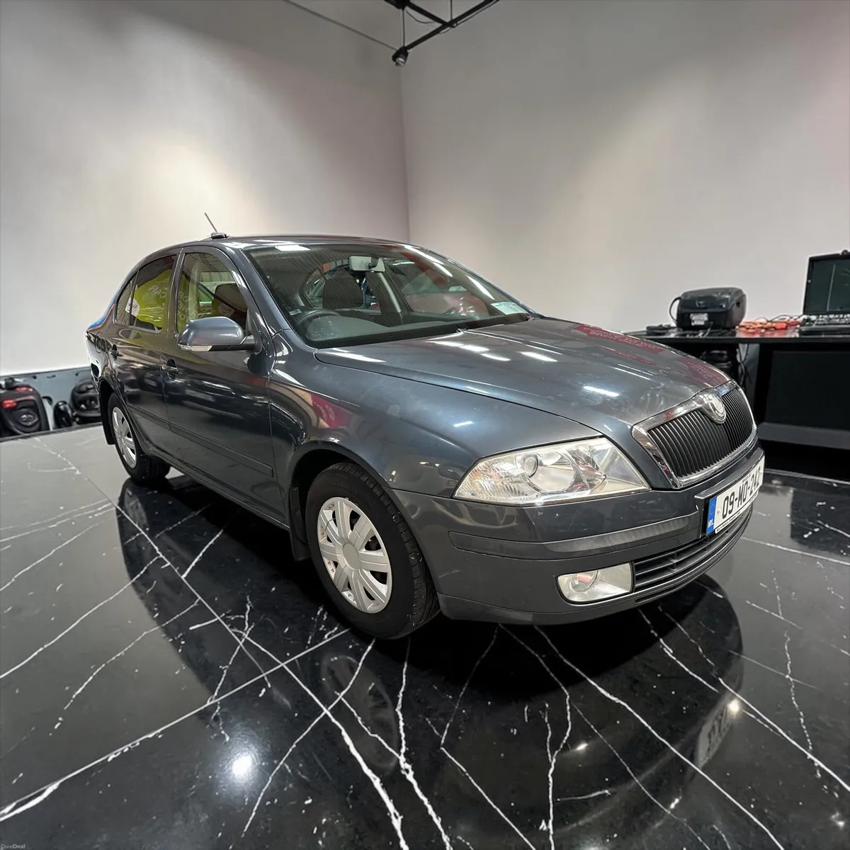 2009 Skoda Superb 1.9 TDI GREENLINE - Image 1