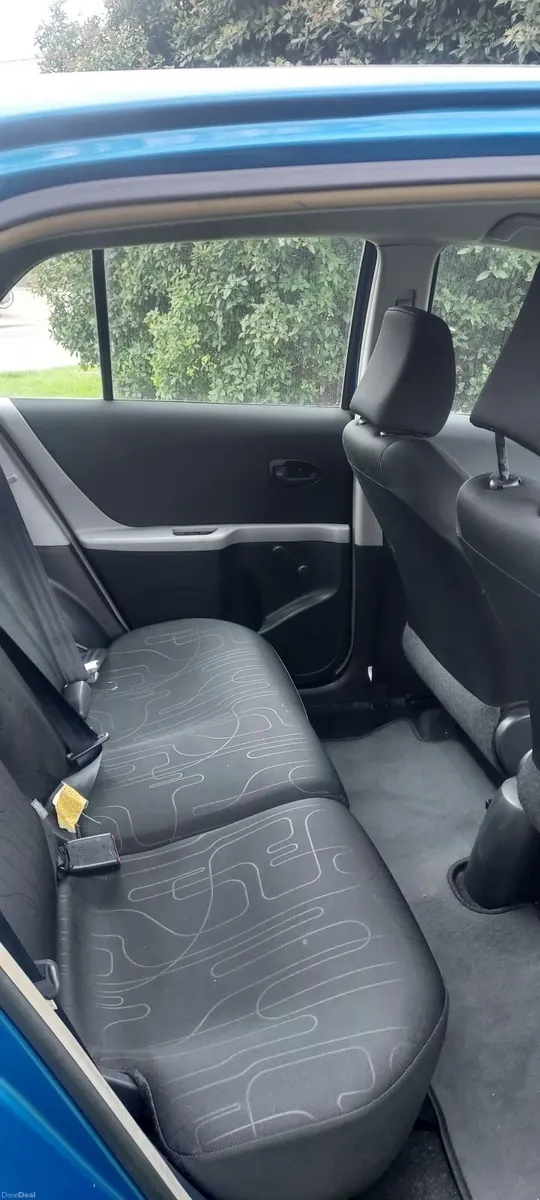 Toyota Yaris 2010 - Image 4