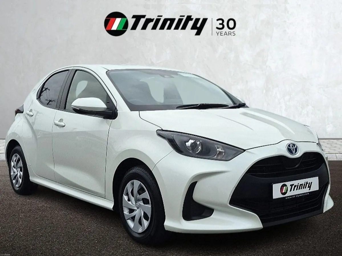 Toyota Yaris ** 1.5 HYBRID ** AUTO ** HUGE SPEC ** - Image 1