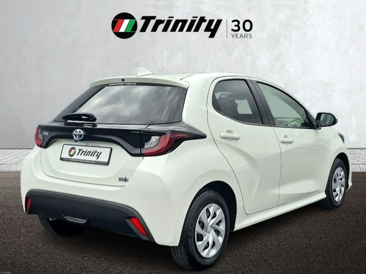 Toyota Yaris ** 1.5 HYBRID ** AUTO ** HUGE SPEC ** - Image 3