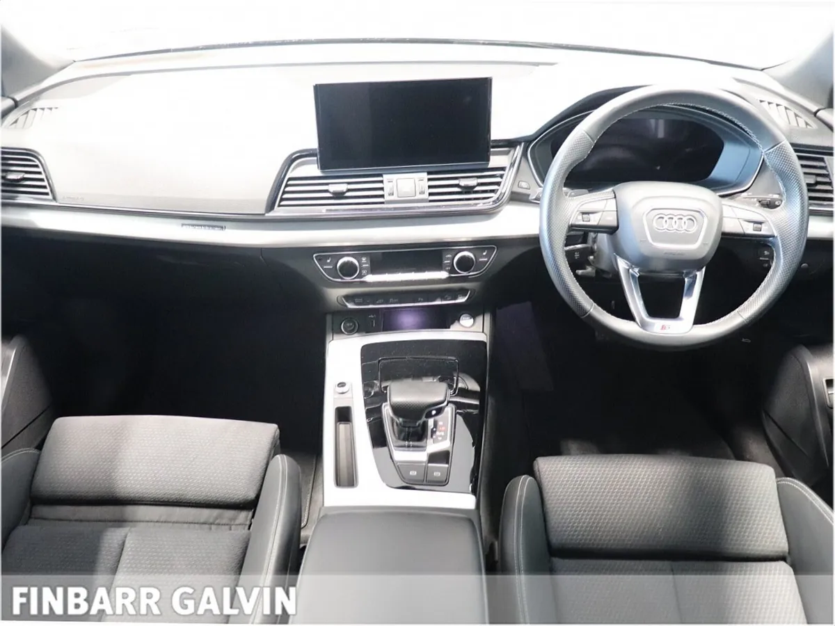 Audi  Q5 S LINE 50 TFSI E QUATTRO - Image 4