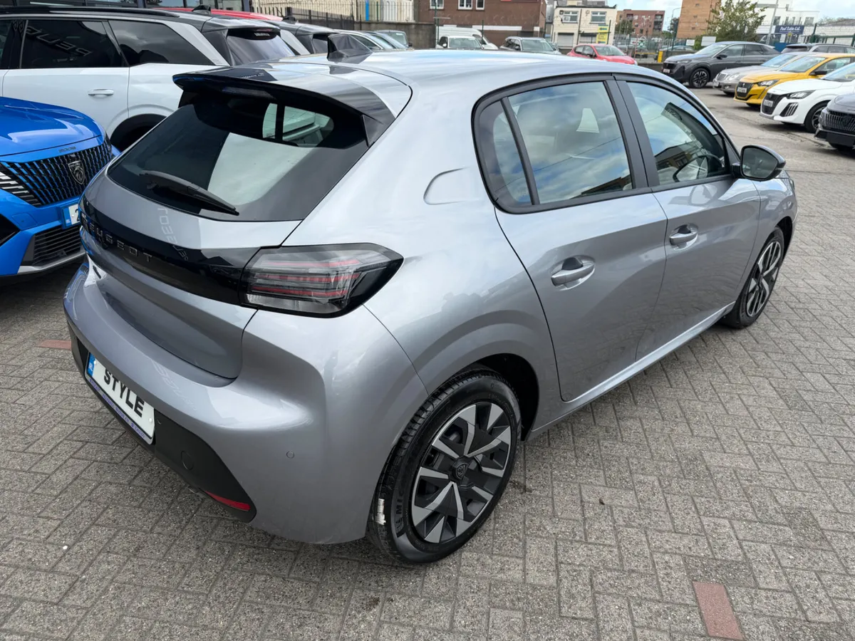 Peugeot 208 Style 1.2 100bhp 6 speed - Image 4