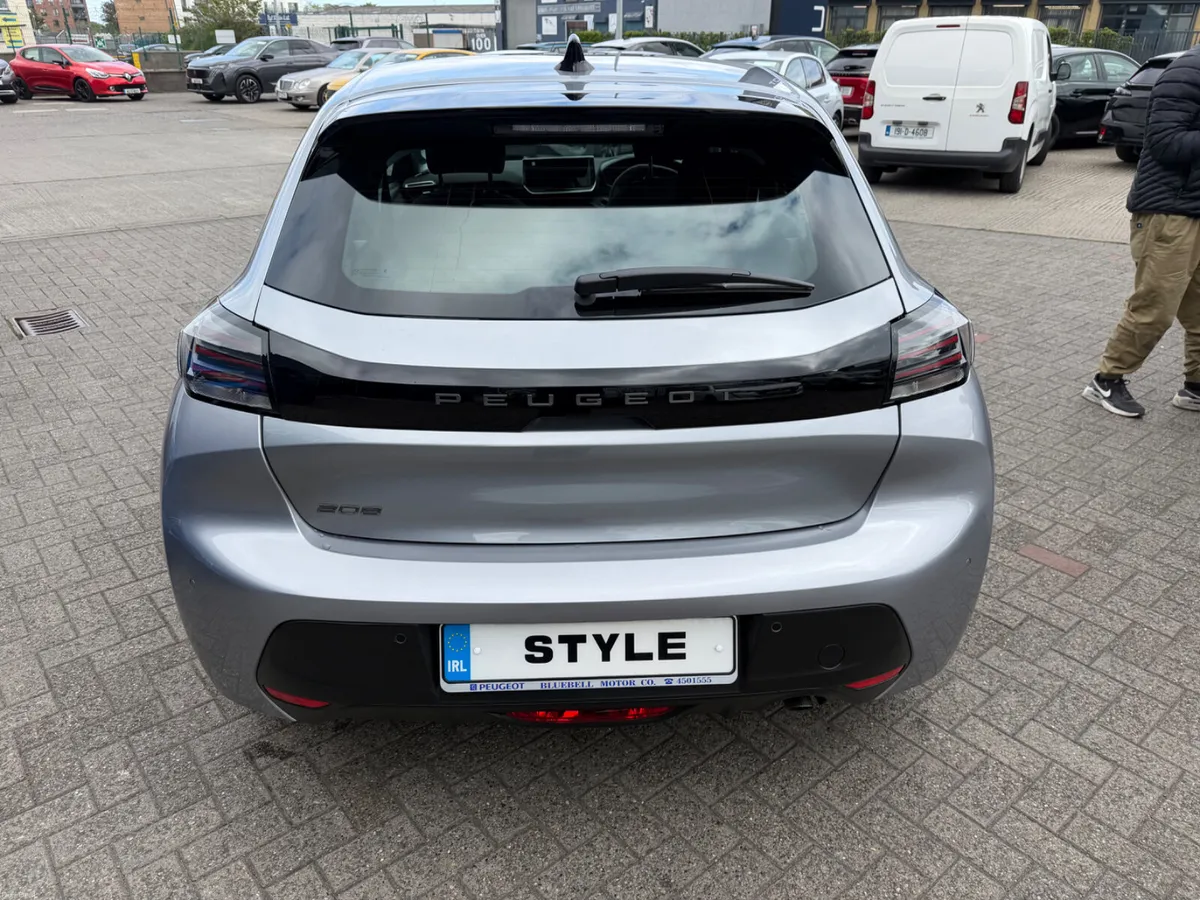 Peugeot 208 Style 1.2 100bhp 6 speed - Image 3