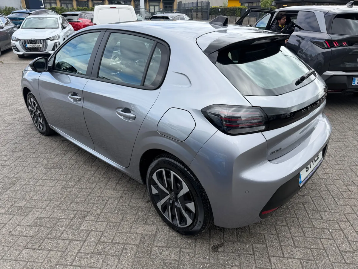 Peugeot 208 Style 1.2 100bhp 6 speed - Image 6
