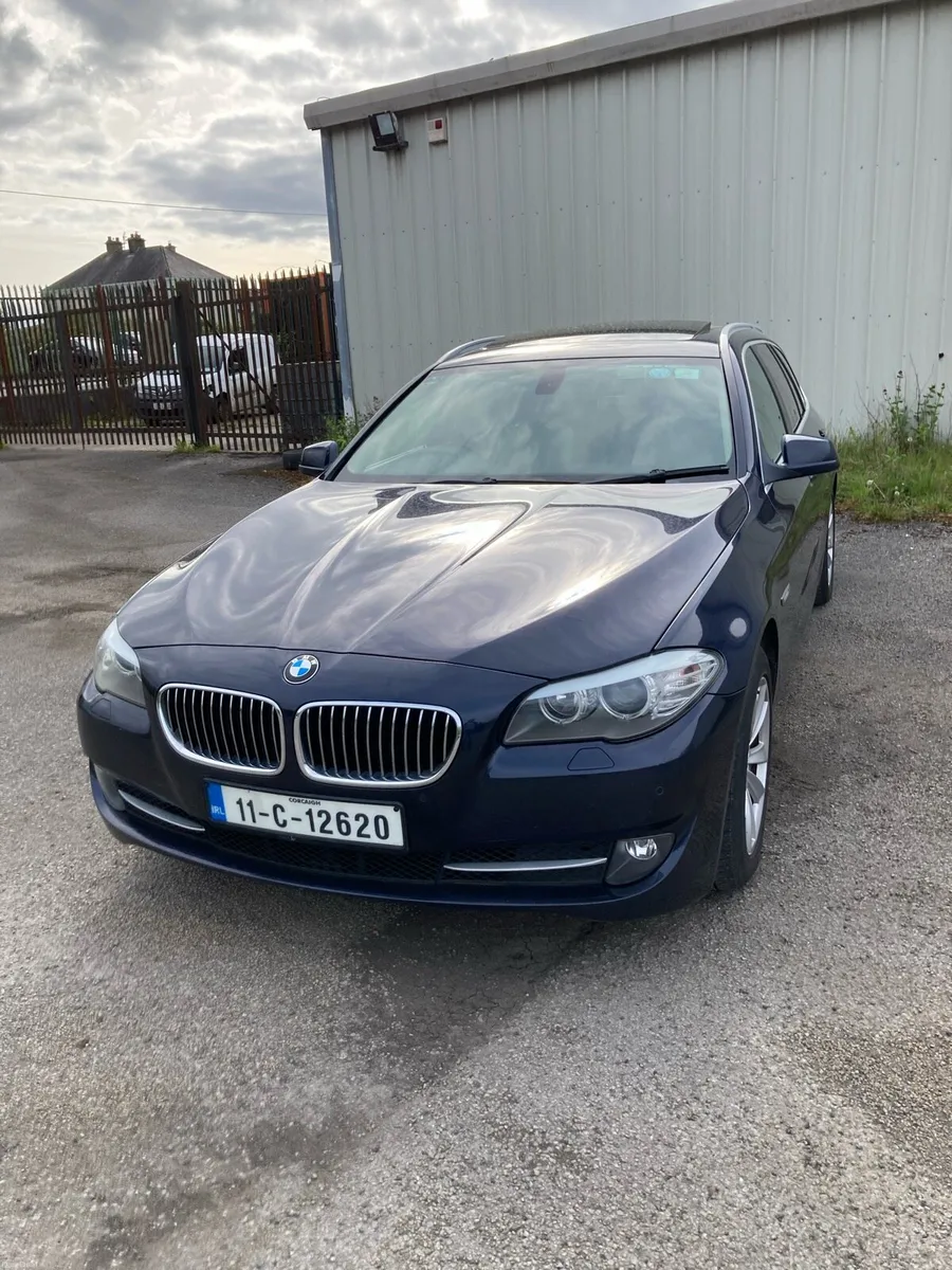 BMW 520d estate manual - Image 2