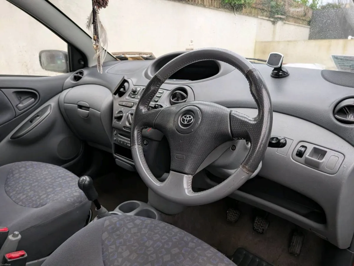 Toyota Yaris 2003 - Image 4