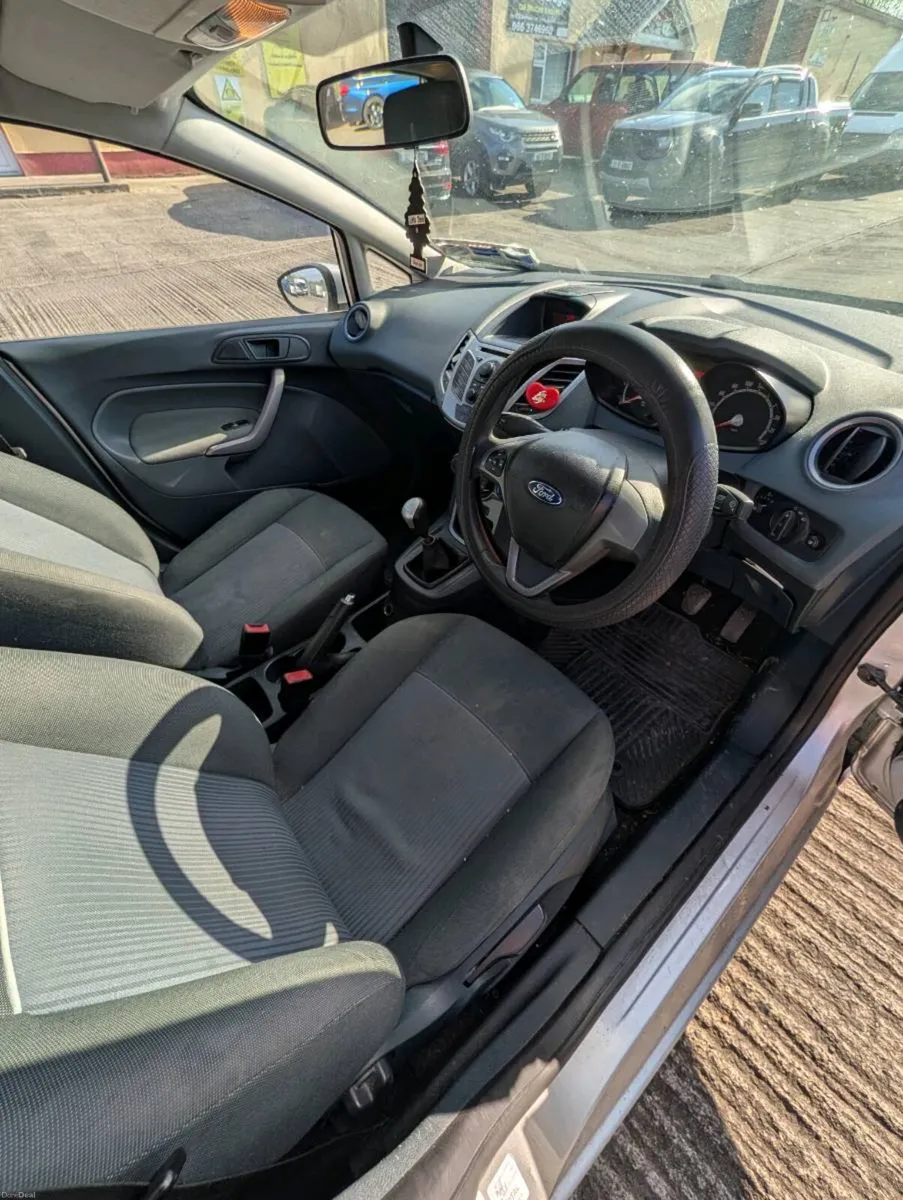 Ford Fiesta 2011 - Image 4