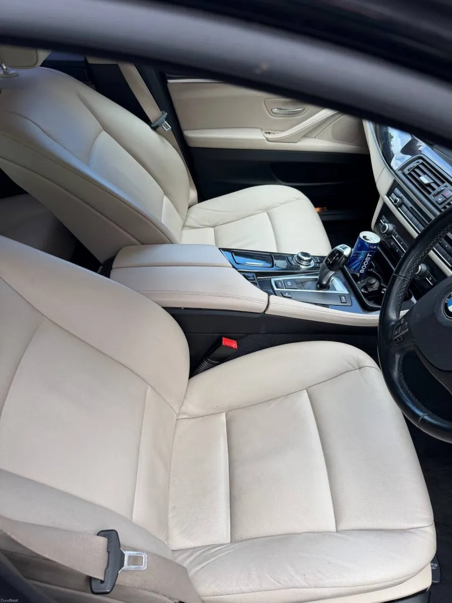 BMW 5-Series 2011 - Image 4