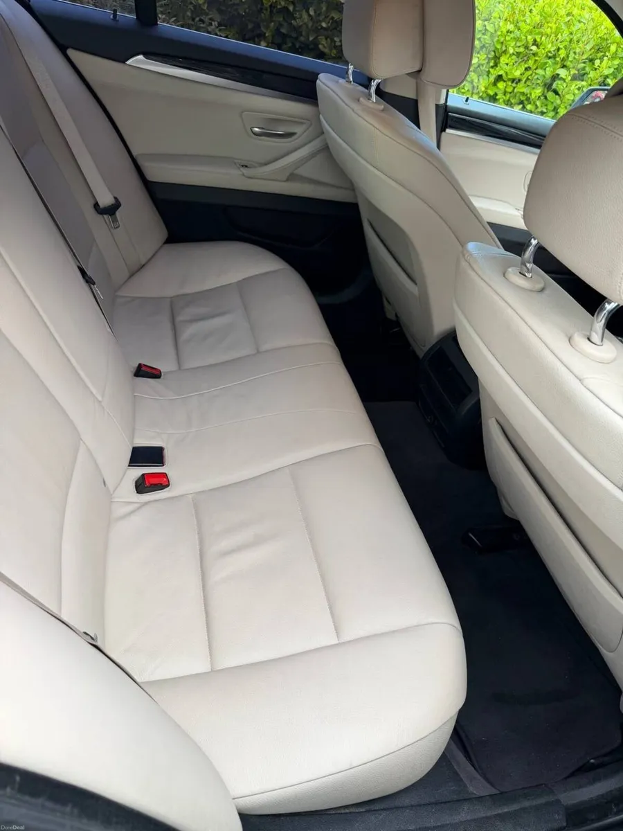 BMW 5-Series 2011 - Image 3