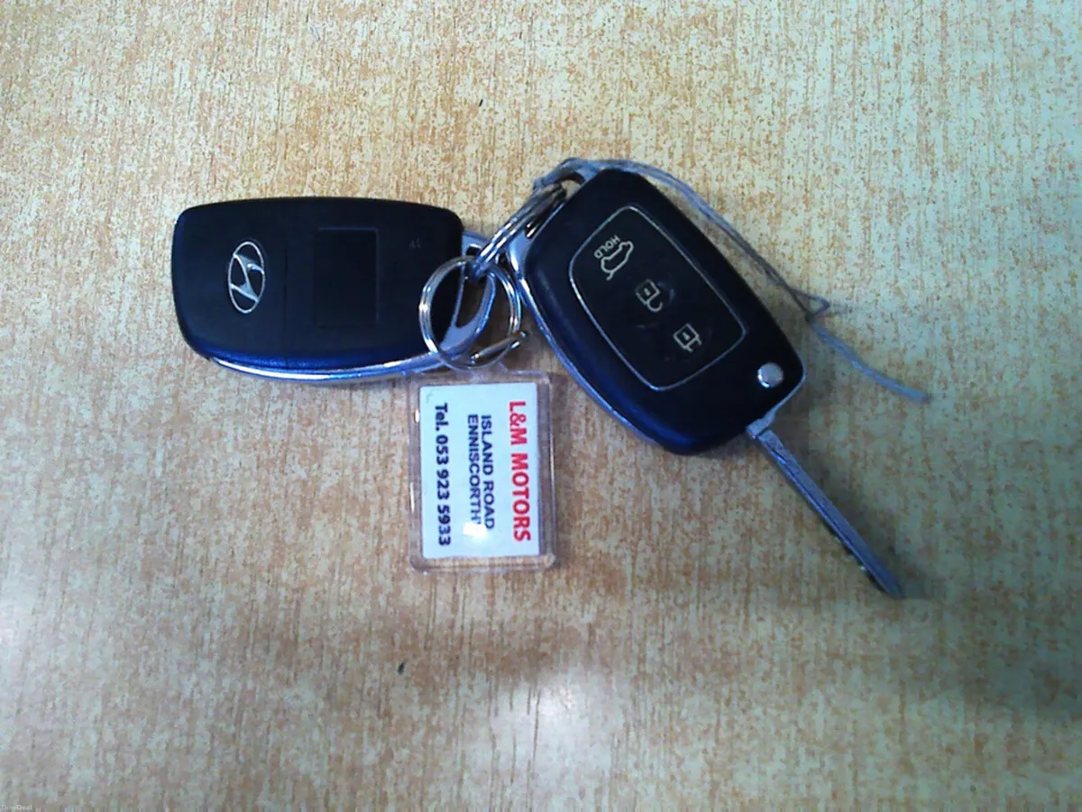 Hyundai ix35 1.7 COMFORT COMMERCIAL 4DR - Image 2