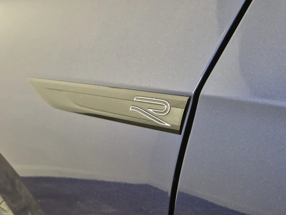 Volkswagen Golf **R-LINE **2 KEYS **18" DIAMOND CU - Image 2