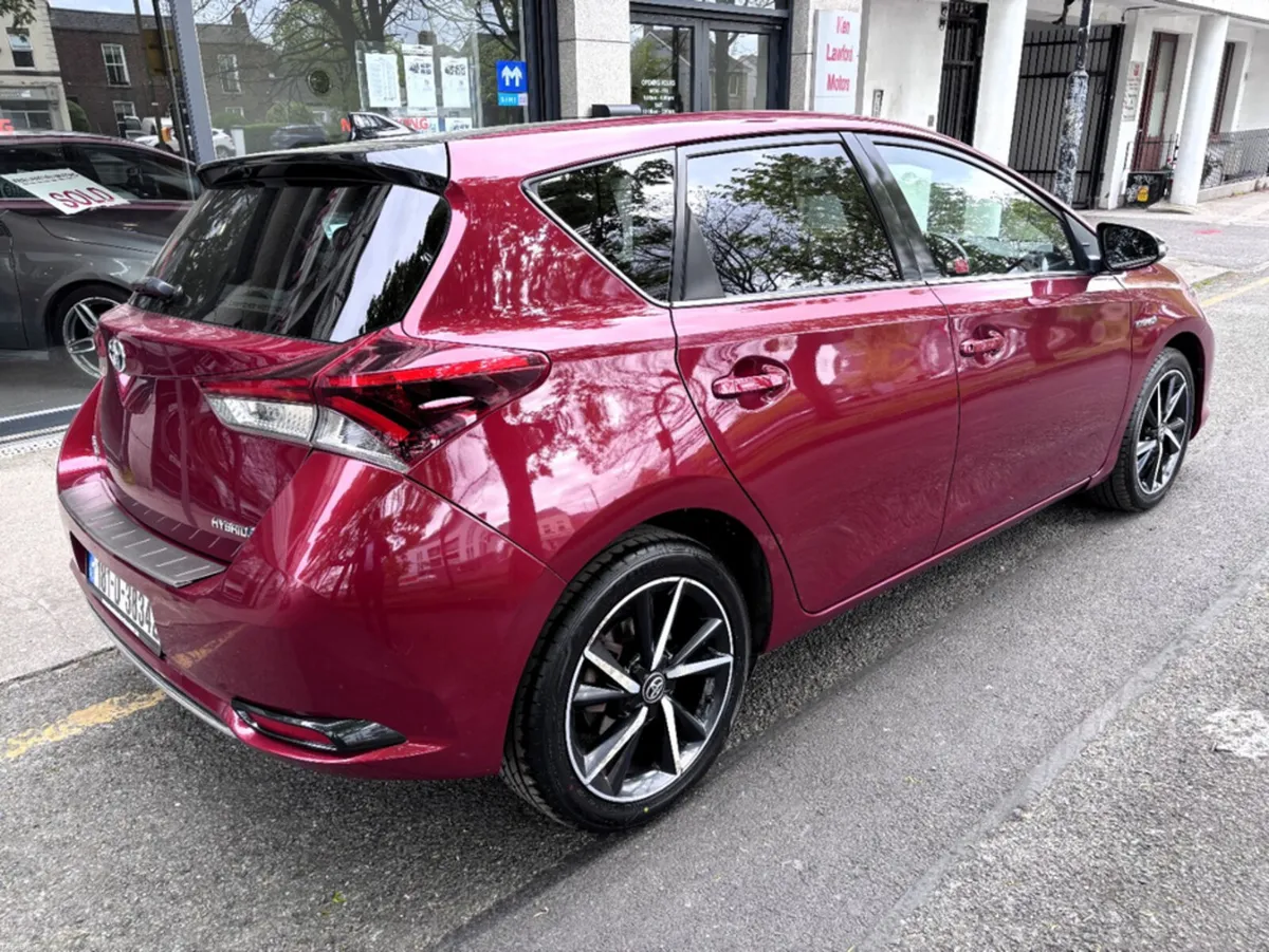 Toyota Auris HYBRID LUNA SPORT AUTO 5DR - Image 2