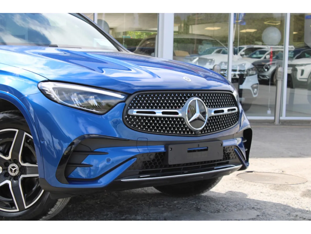 Mercedes-Benz GLC 300 AMG LINE E 4MATIC - Image 4