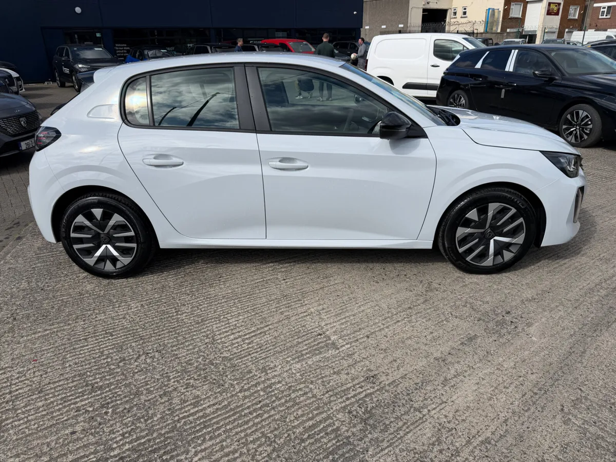 Peugeot 208 Style 1.2 100bhp 6 speed - Image 5
