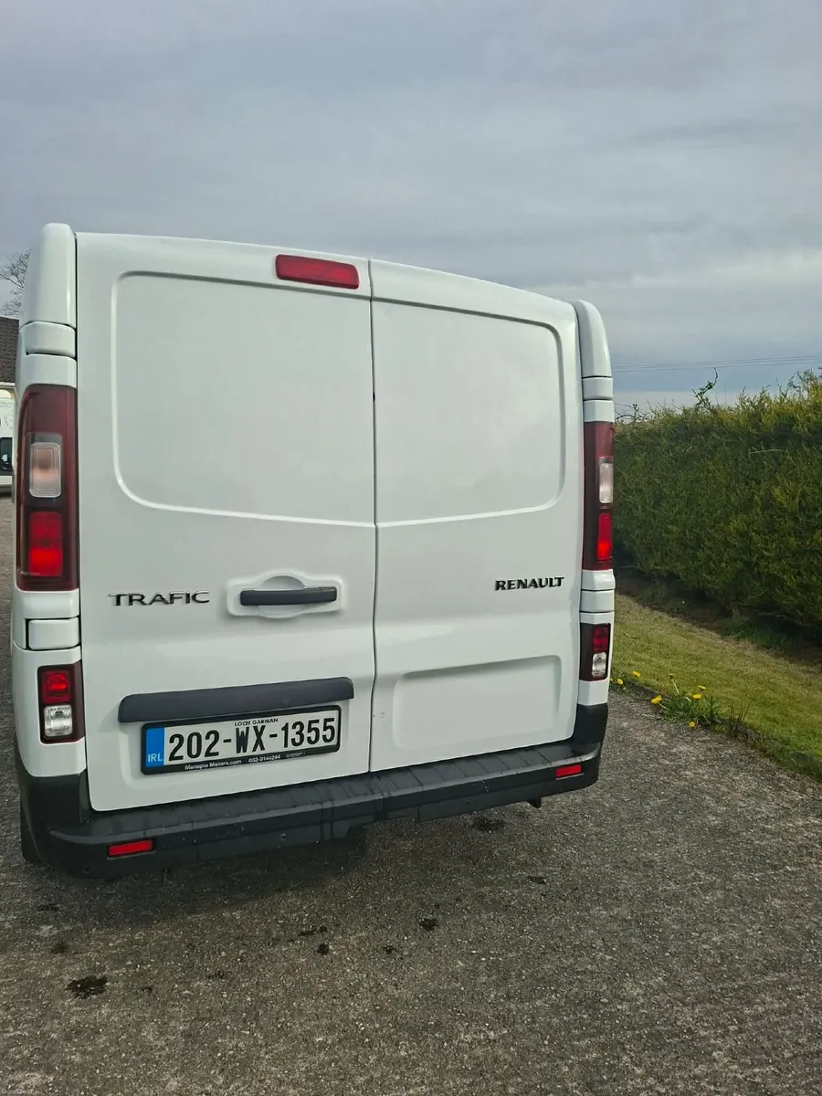 Renault Trafic Crew Cab Sport Original 2020 - Image 2