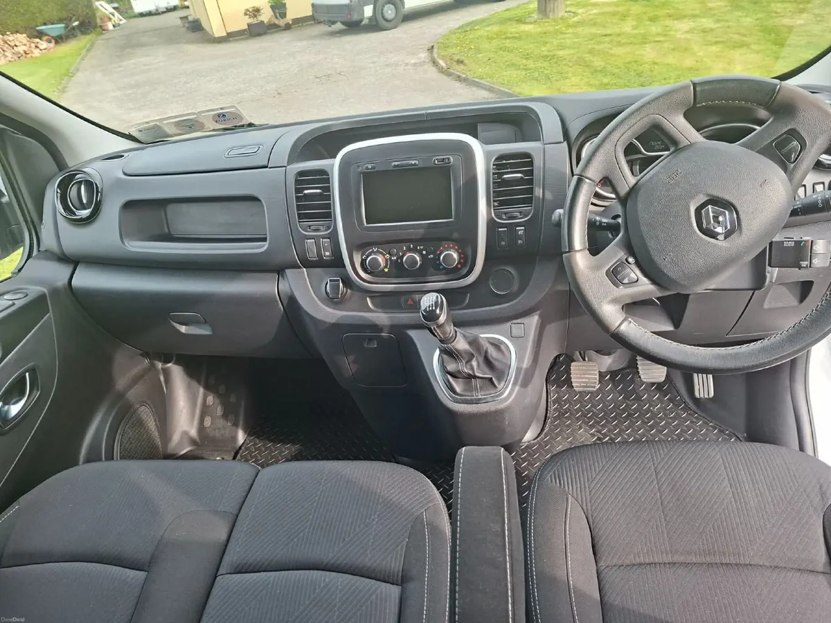 Renault Trafic Crew Cab Sport Original 2020 - Image 4