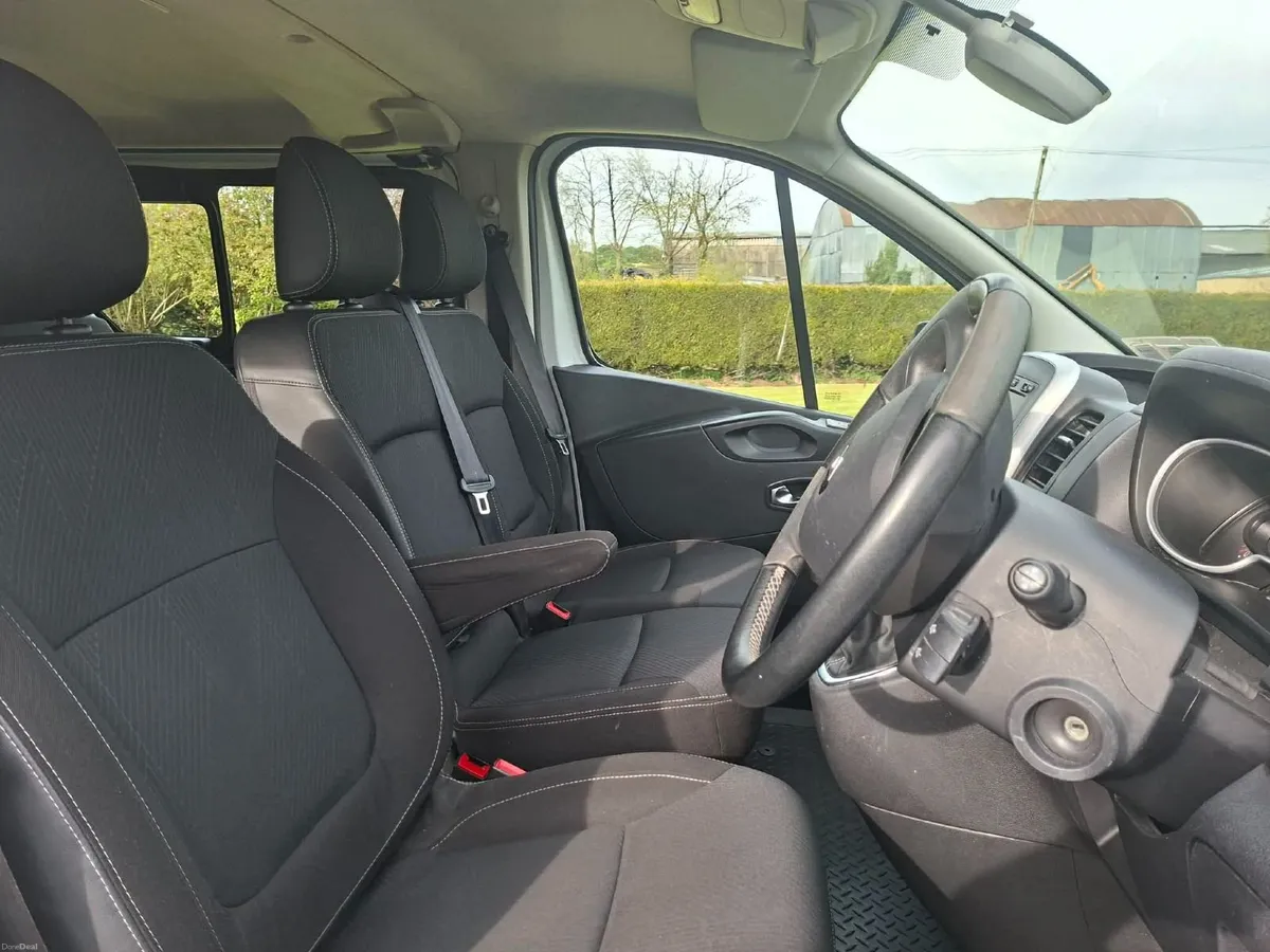 Renault Trafic Crew Cab Sport Original 2020 - Image 6