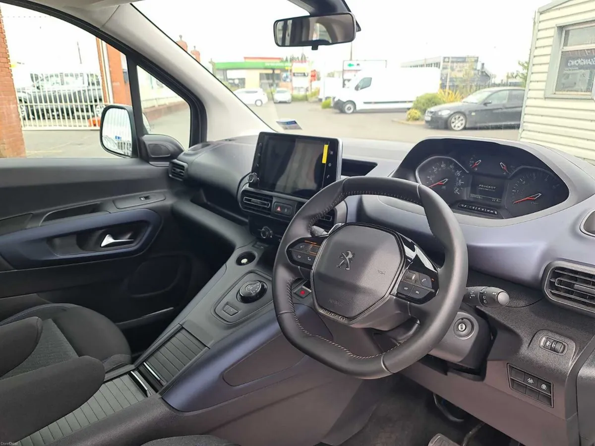 Wheelchair Accessible Taxi Peugeot Rifter Horizon - Image 6