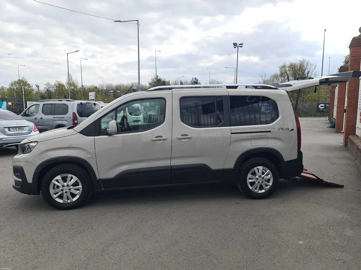 Wheelchair Accessible Taxi Peugeot Rifter Horizon - Image 4