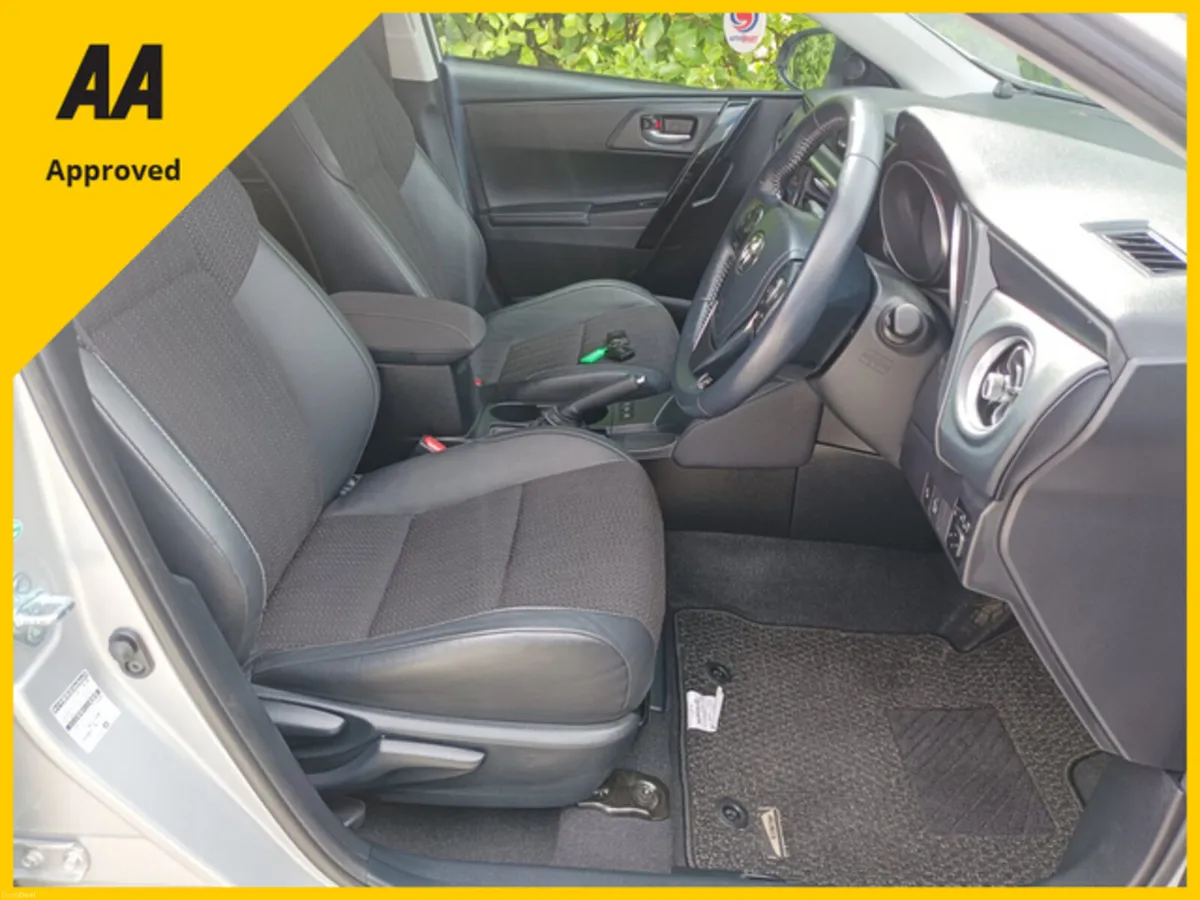 Toyota Auris Hybrid with only 9,171kms, 2017 - Image 6
