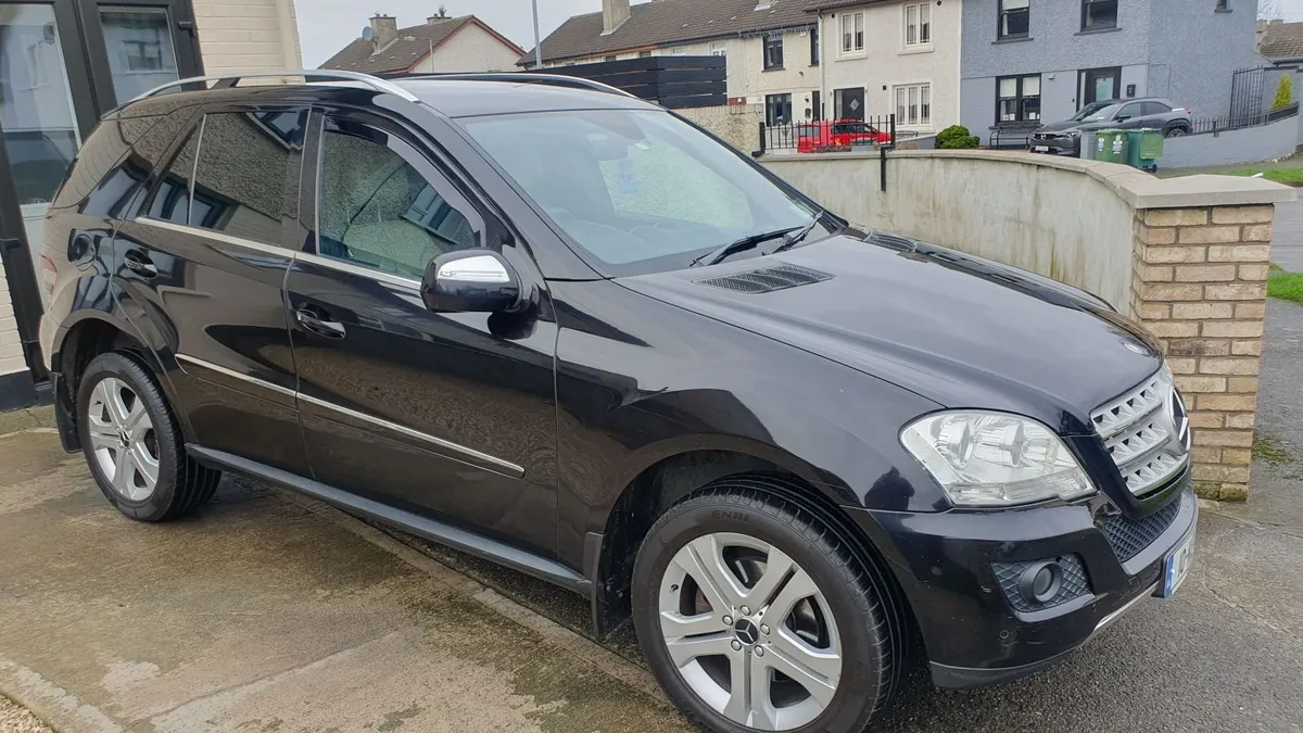 Mercedes-Benz M-Class 2010 - Image 1