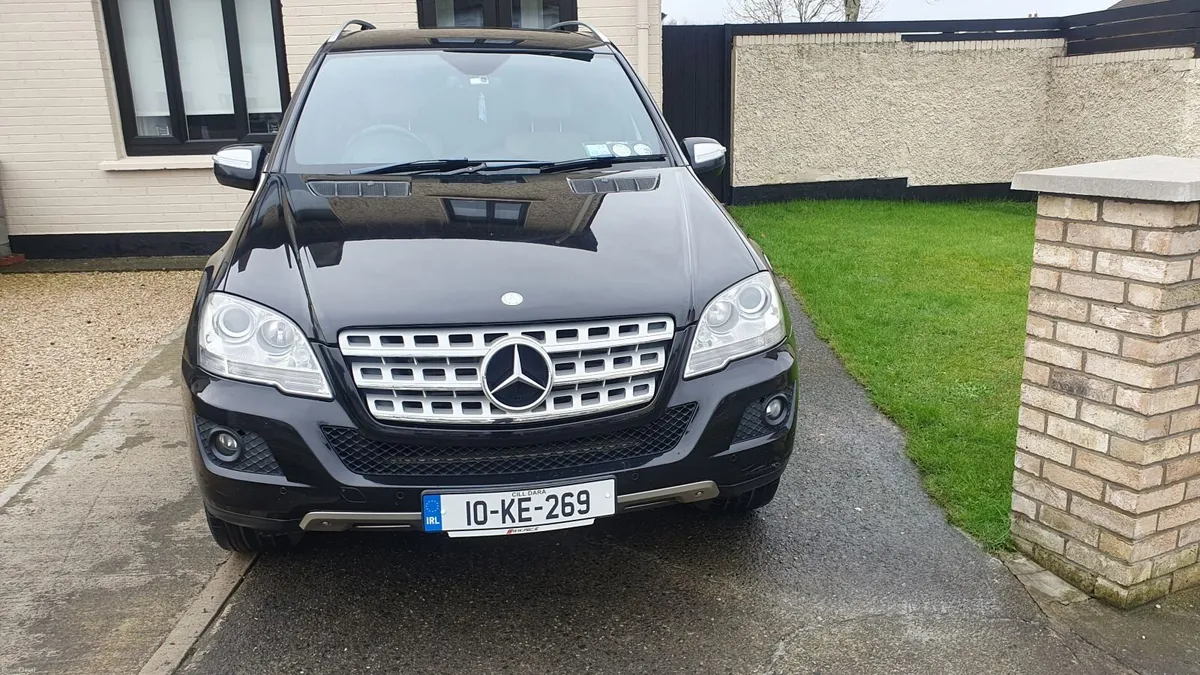 Mercedes-Benz M-Class 2010 - Image 2