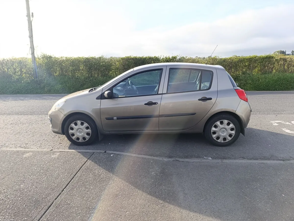 Renault Clio 2009 (Nct and tax) - Image 3