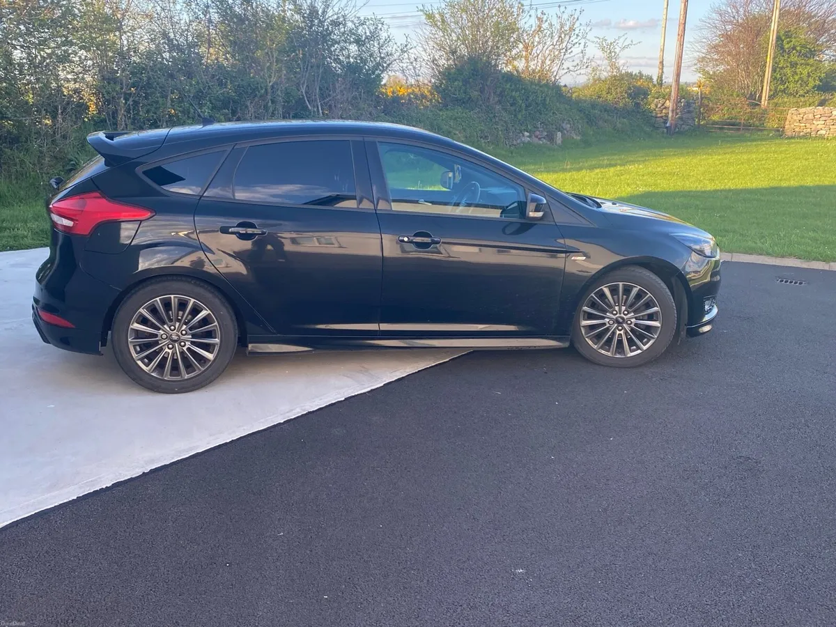 Ford Focus Full Ford Service History - Image 1