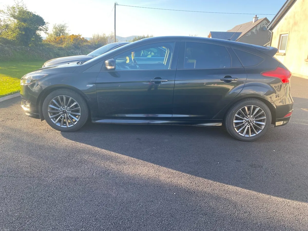 Ford Focus Full Ford Service History - Image 4