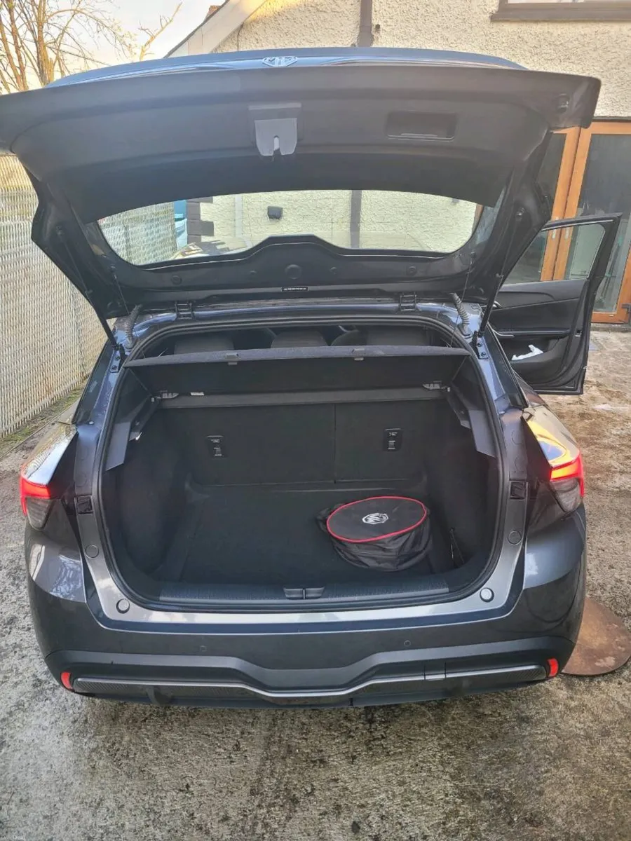 MG4 LR Excite 64kw (Range
300-440Kms) 10,000kms - Image 6