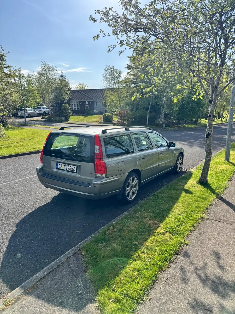 Volvo V70 2007 - Image 2