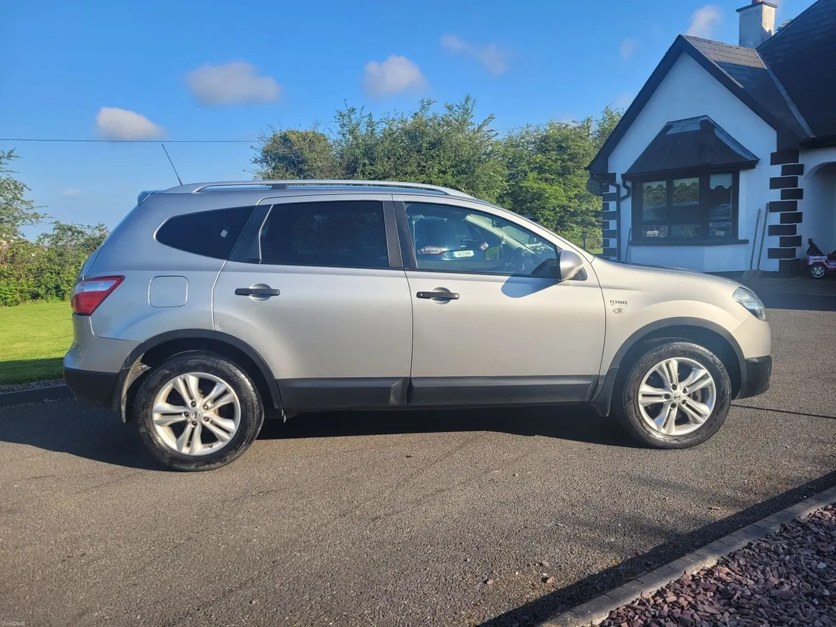 €4,950...2014 4WD NISSAN QASHQAI 7 SEATER - Image 5