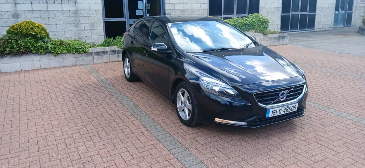 2015 volvo v40 only 114000 kilometers - Image 1