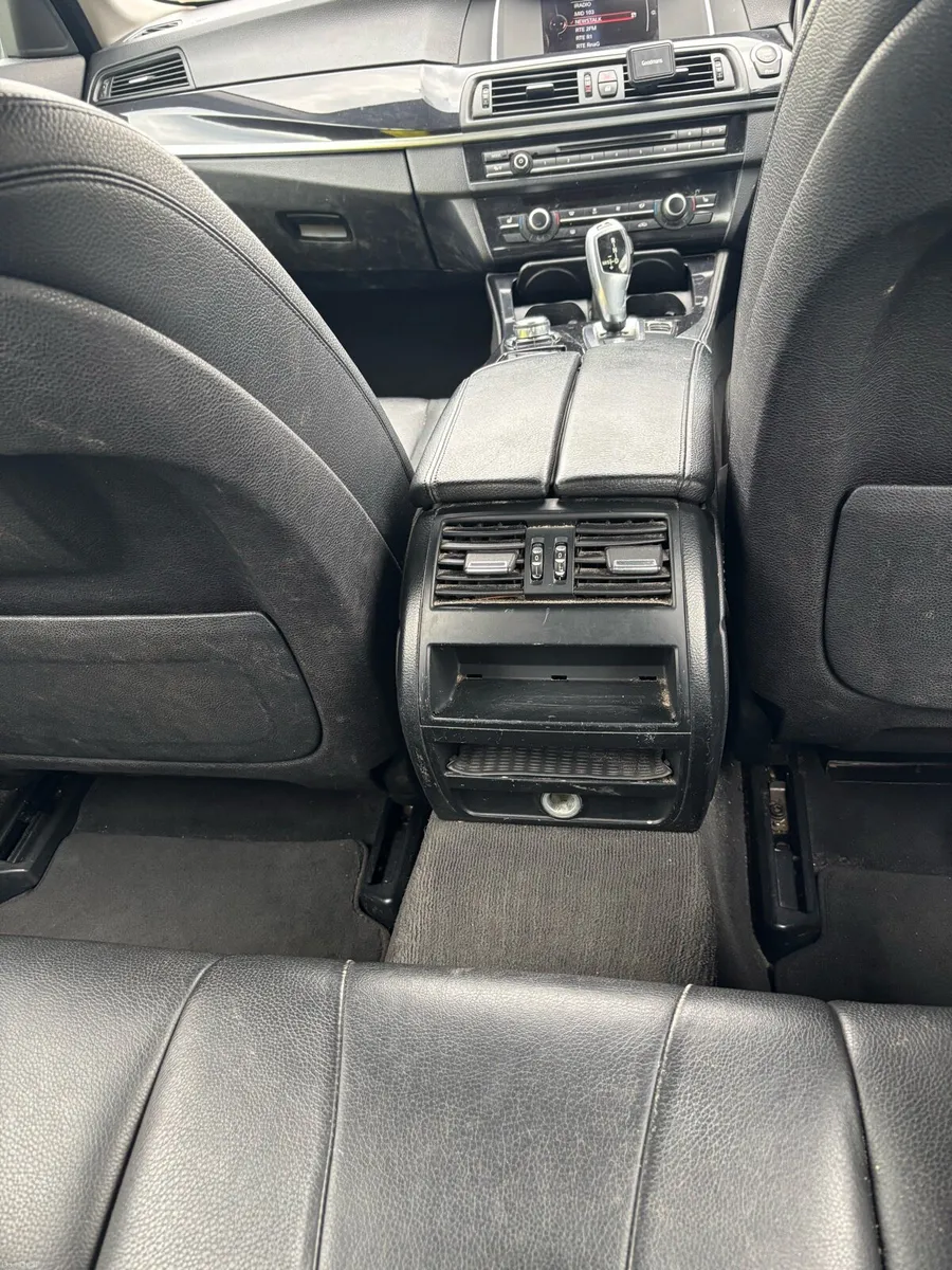BMW 520 Hatchback - Image 4